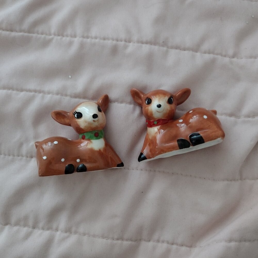 NWOT Cracker Barrel Holiday Reindeer Mini Salt & Pepper Shakers Set